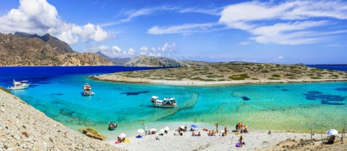 Two breathtaking uninhabited islands in the middle of the Aegean with the most crystal clear waters
